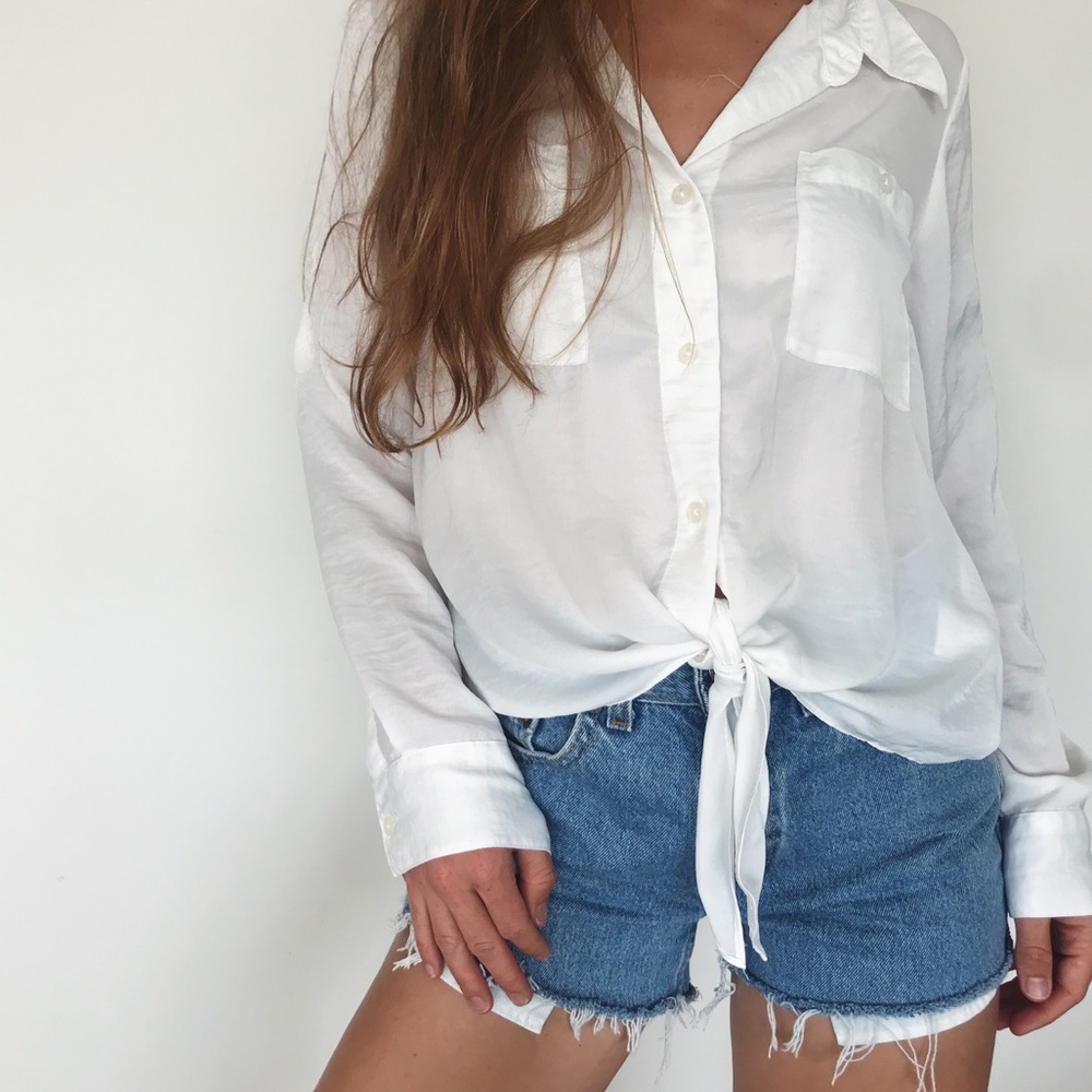 [SOLD] Ellen Tracy silky button-down blouse - Picture 2 of 5